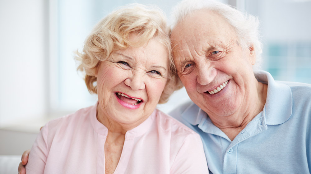 happy old couple smiling | feature img